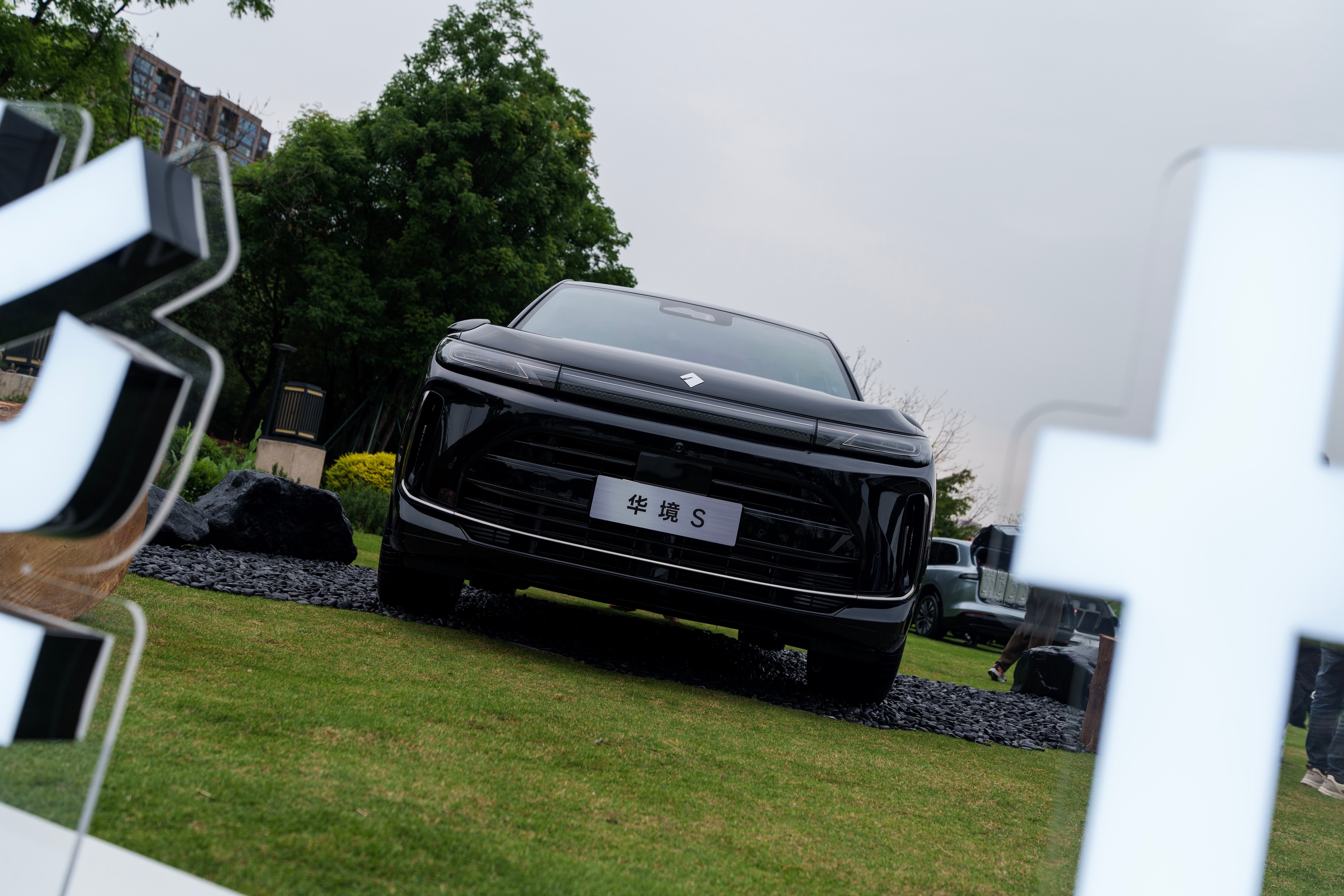 都说人民需要什么，五菱就造什么，这话真不是白说的！今天看到华境S 实车，惊喜还是