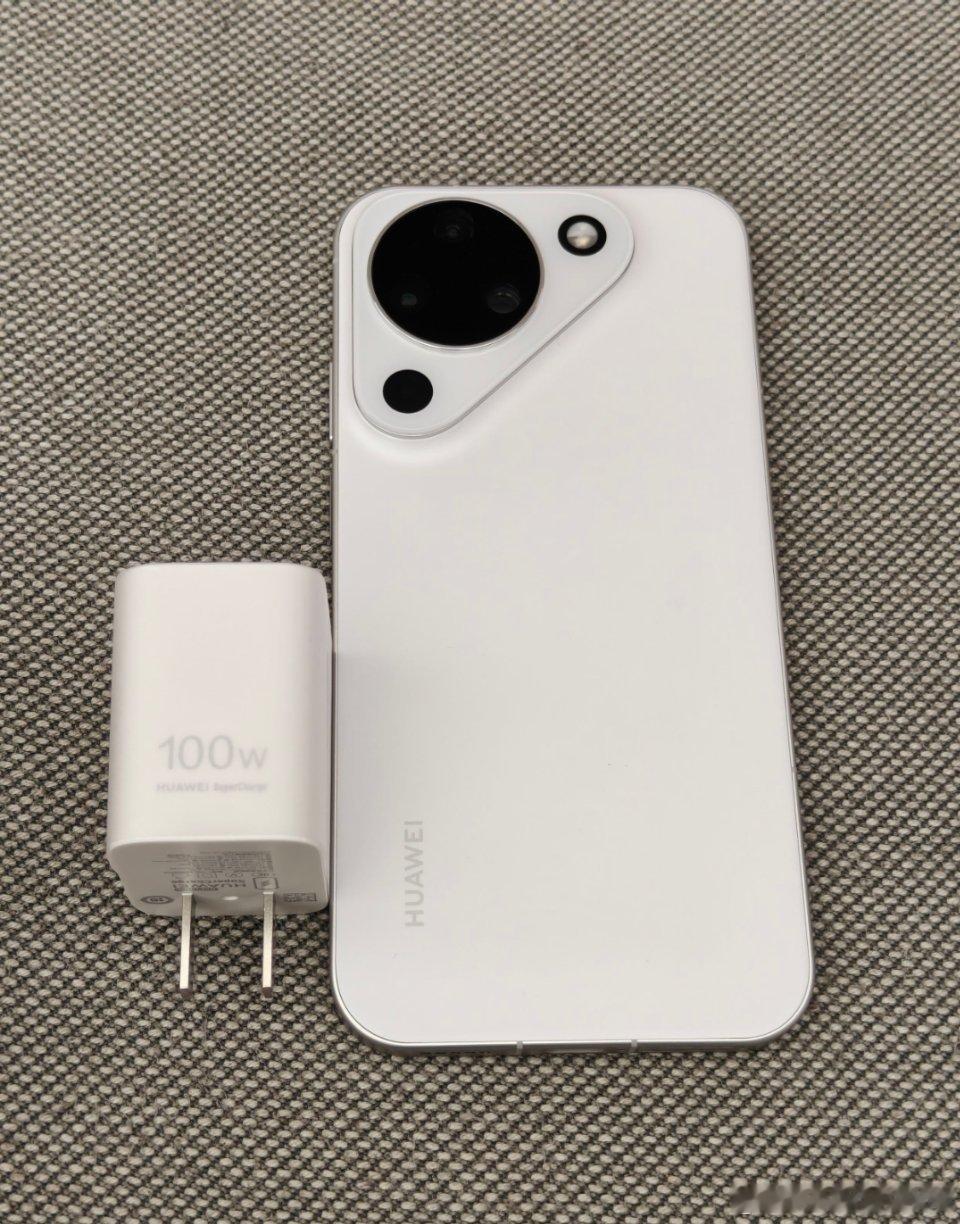 华为Pura90标准版这设计真的太抽象了 