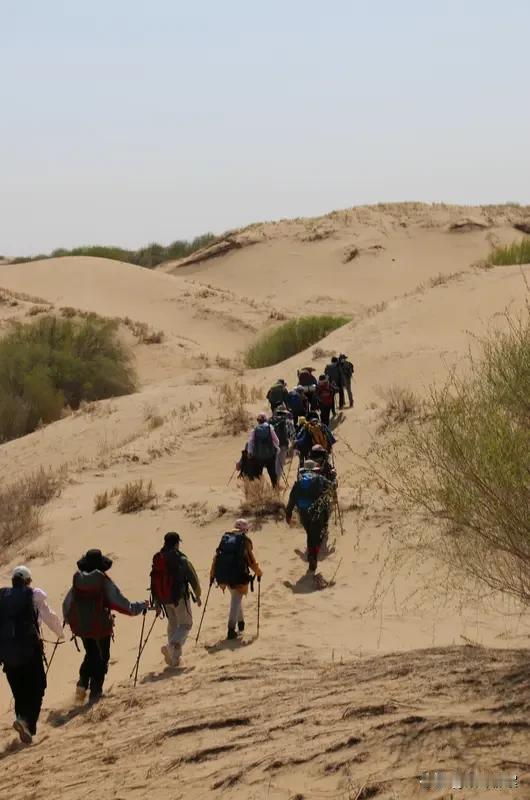 亚拉克（地名）

莫问心源在何方？
远见——是信着远方，
不是望见了光，才去踉跄