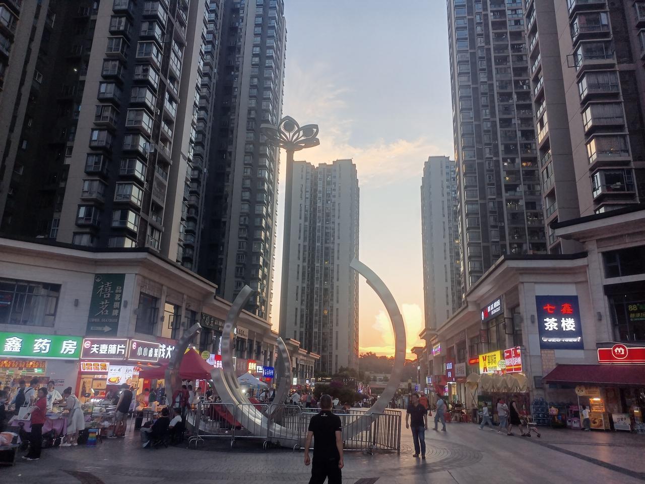 抛开钱不谈，你现在最需要什么需要有个女的陪伴，而且非常值得信赖的人！