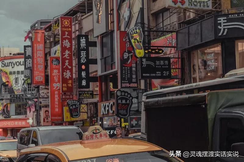 王世坚回应台媒唱《没出息》请求 王世坚这次可真是“火出圈”了，一夜涨粉千万。他那