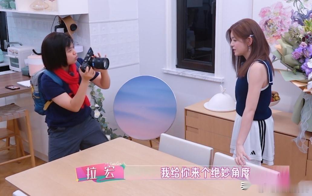 陈妍希离婚后首次公开新家，三层独栋摆满原木家具，聊起陈晓语气平静得让人意外 