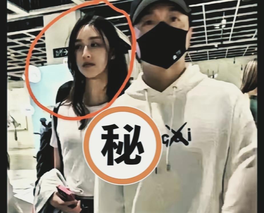 有网友问她老公
叶瑄被性侵17次
为什么方力申还愿意娶叶萱？
她​老公给了她一个