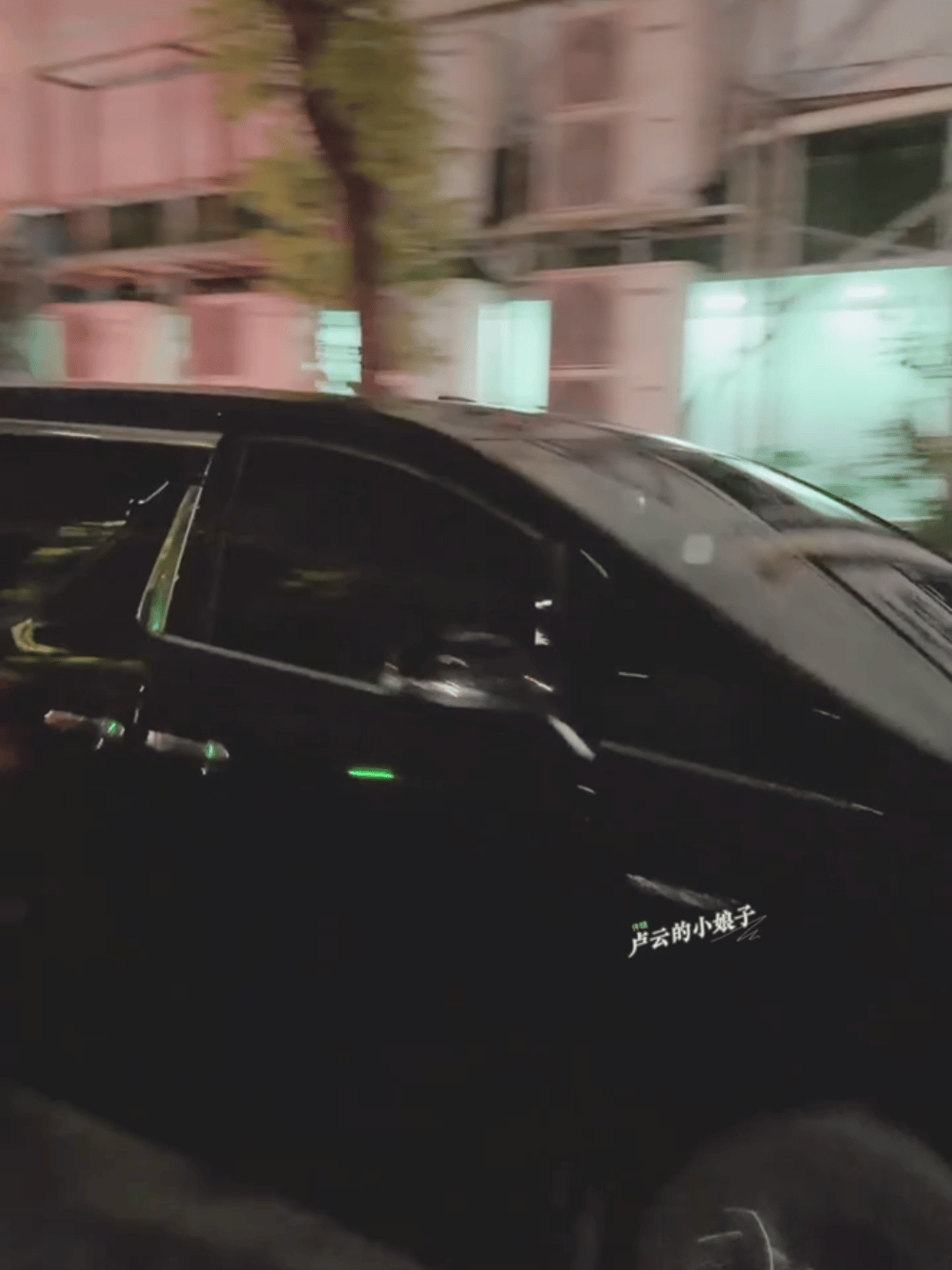 呜呜呜，我的宝，在挥手手👋🏻 