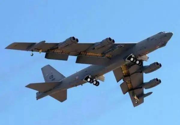 B-52本土坠毁八人全数遇难，美军老化军备早已外强中干
 
据CNN当地时间6月
