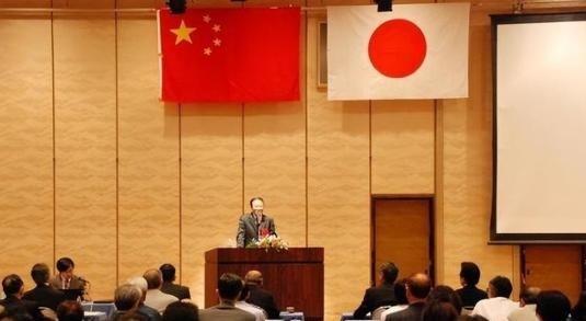 中日友好的时候，确实日本对于中国提供了巨大的帮助，管理，技术，投资，教育，方方面