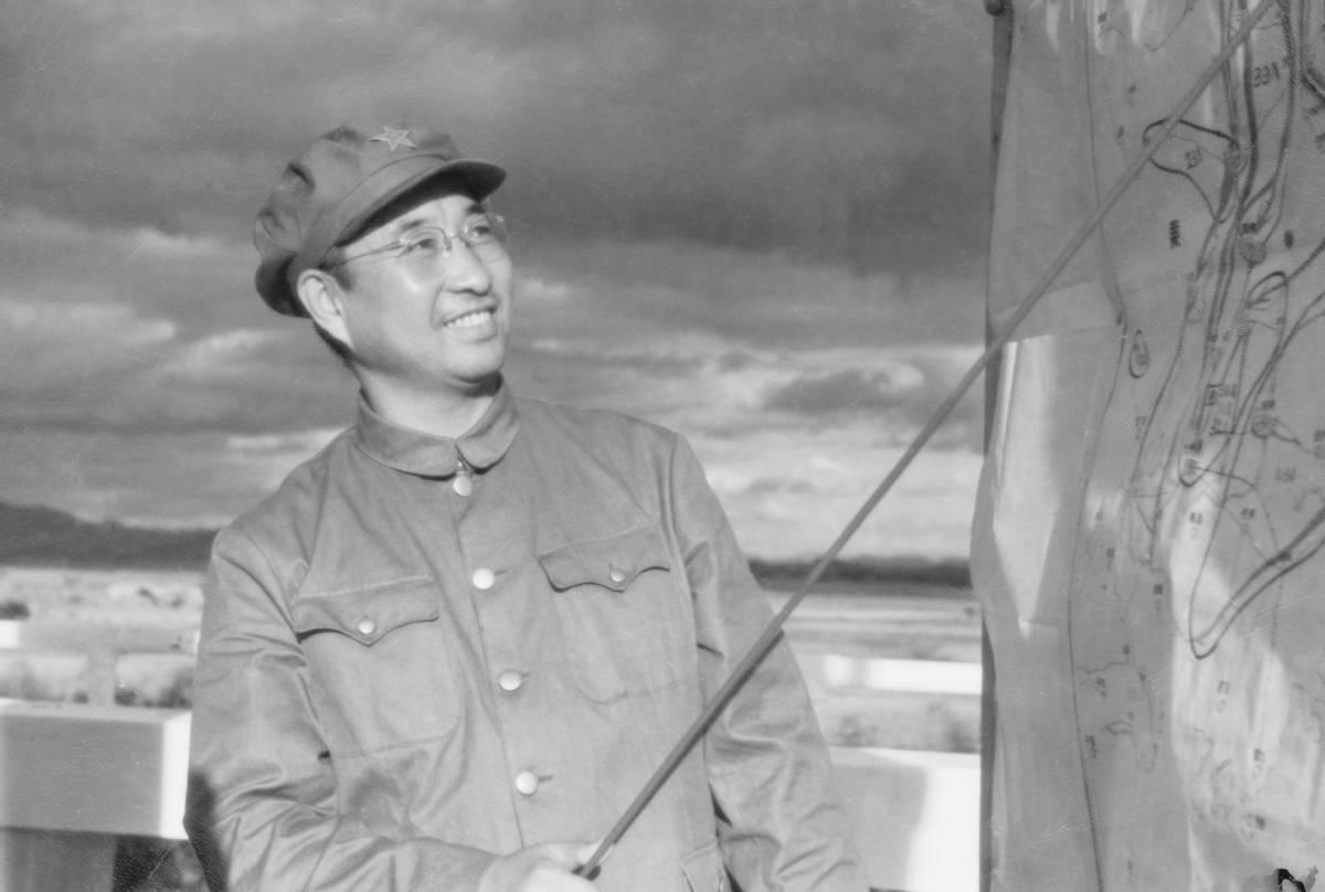 [太阳]1949年，陈赓在上海见到了小姨子。多年不见，小姨子出落的亭亭玉立，已长