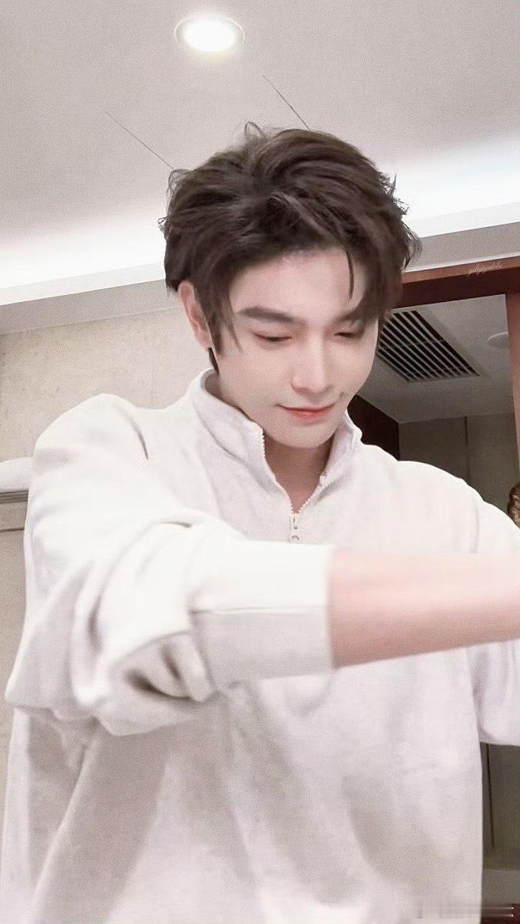 丁禹兮腾讯星光大赏 ｜WeTV全球代言人丁禹兮“你是我朝思暮想的笔尖少年，在绝城