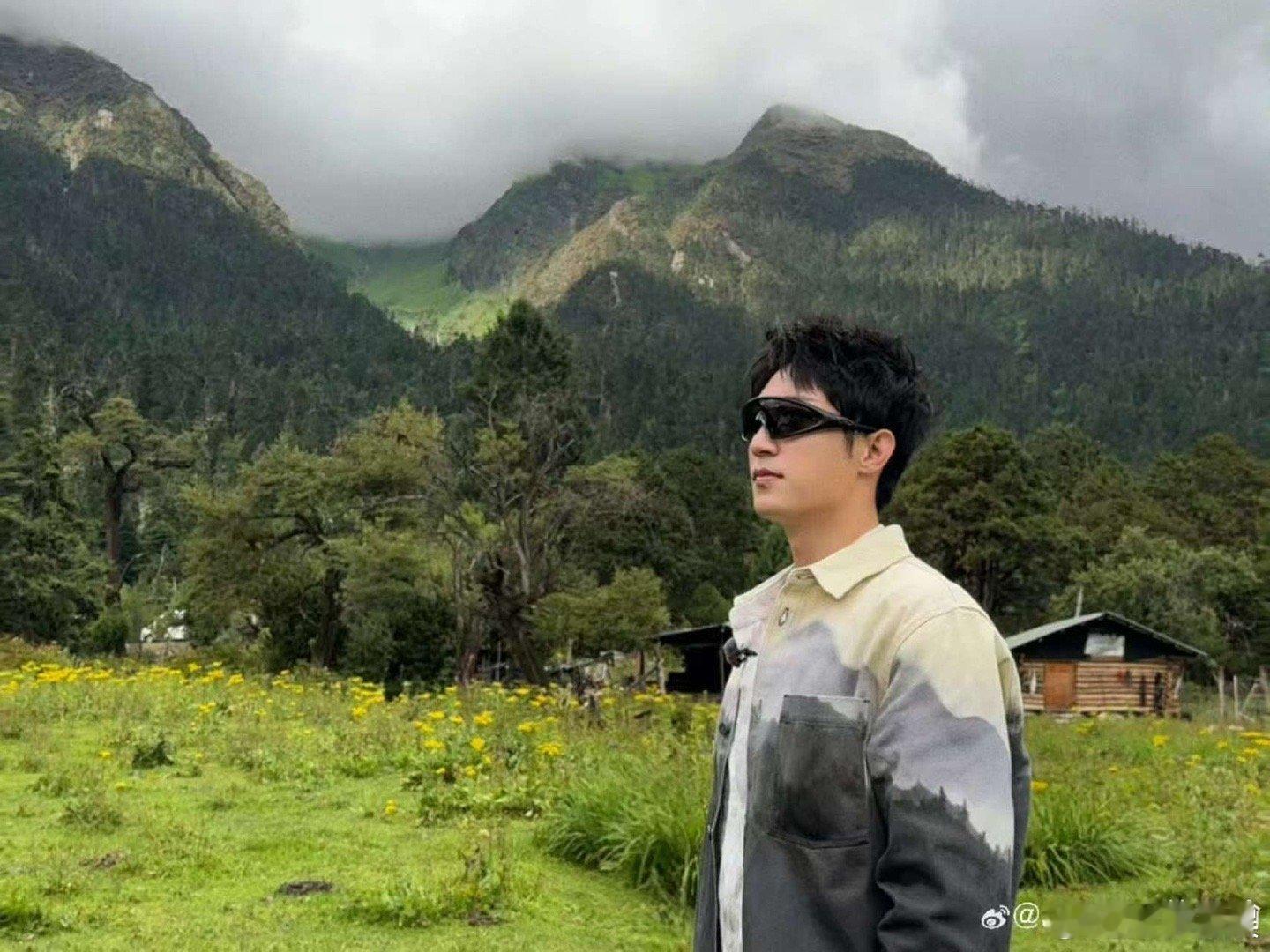 黄景瑜传回近期动态黄景瑜近期见闻九宫格黄景瑜近期见闻，收到了，[打call][打