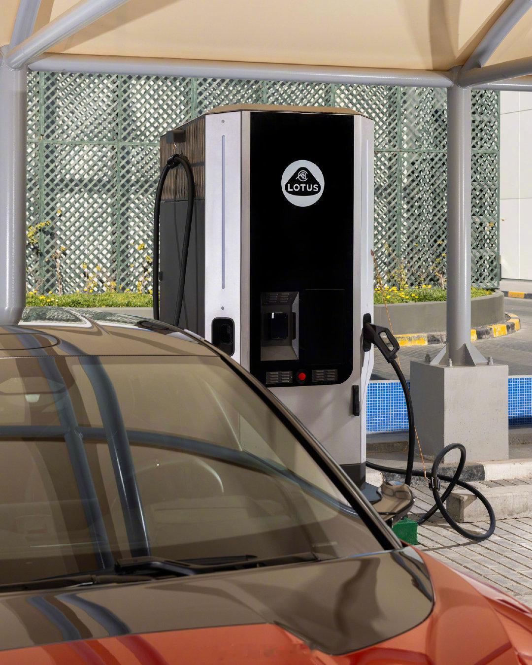 据汽车媒体 AutoBlog 消息，报道称莲花旗下超级 GT 跑车 Emeya 