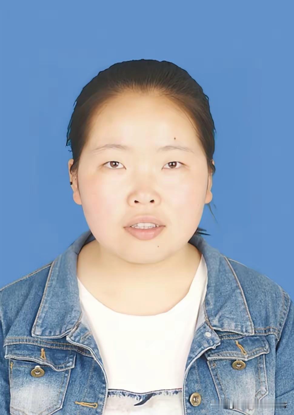 葛莉娜，女，汉族，1996年6月生，甘肃省庆阳市正宁县周家镇乔坡村村民。
 
2