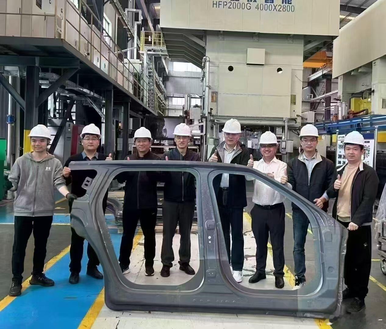 一体热成型双门环，国内目前有3台量产：银河M9、领克900、埃安UT ​​​