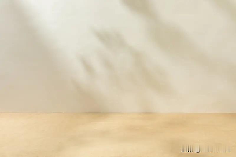 跌倒了，影子会扶你，光在前面。