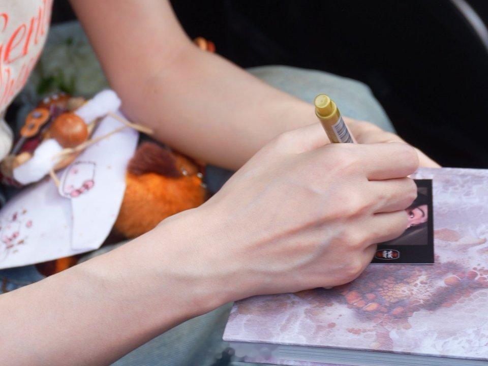 刘恋 那就感谢未来影后陪恋丝玩“烂梗”了