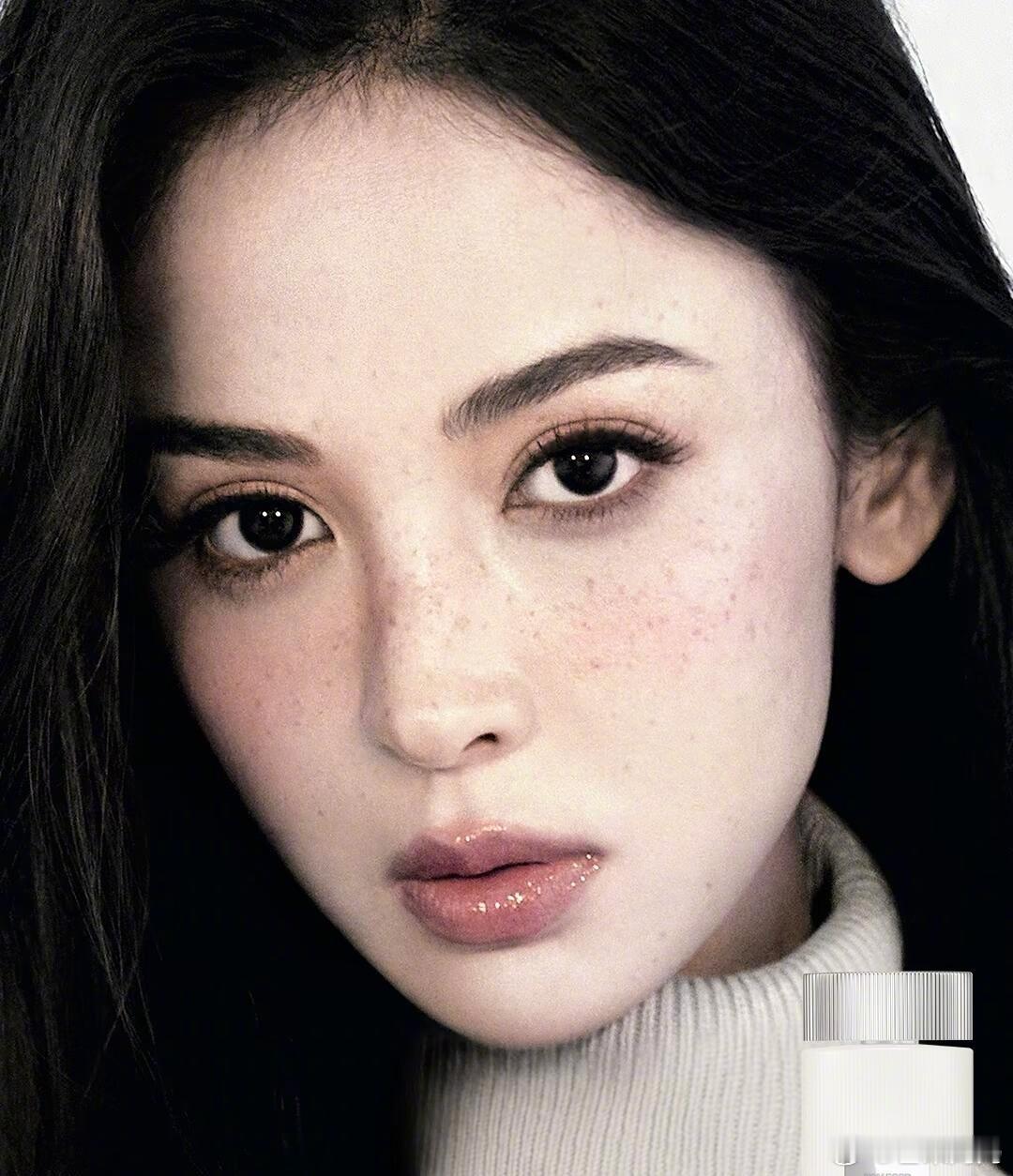 娜扎最新雀斑妆，好有清冷恶女感