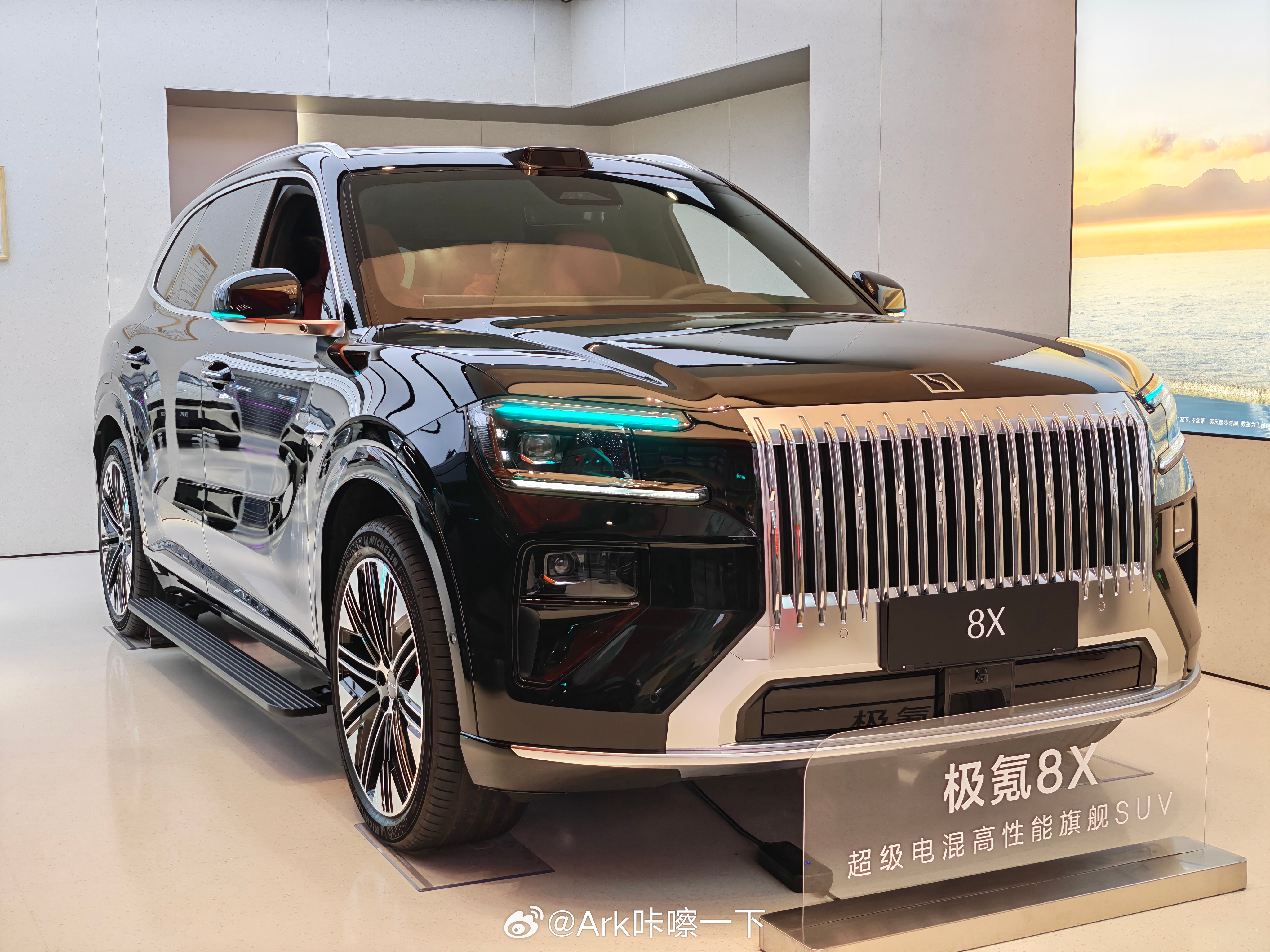 昨天去IFS看了看极氪8X，该说不说在豪华营造这块儿极氪真的太强了，摸到的看到的
