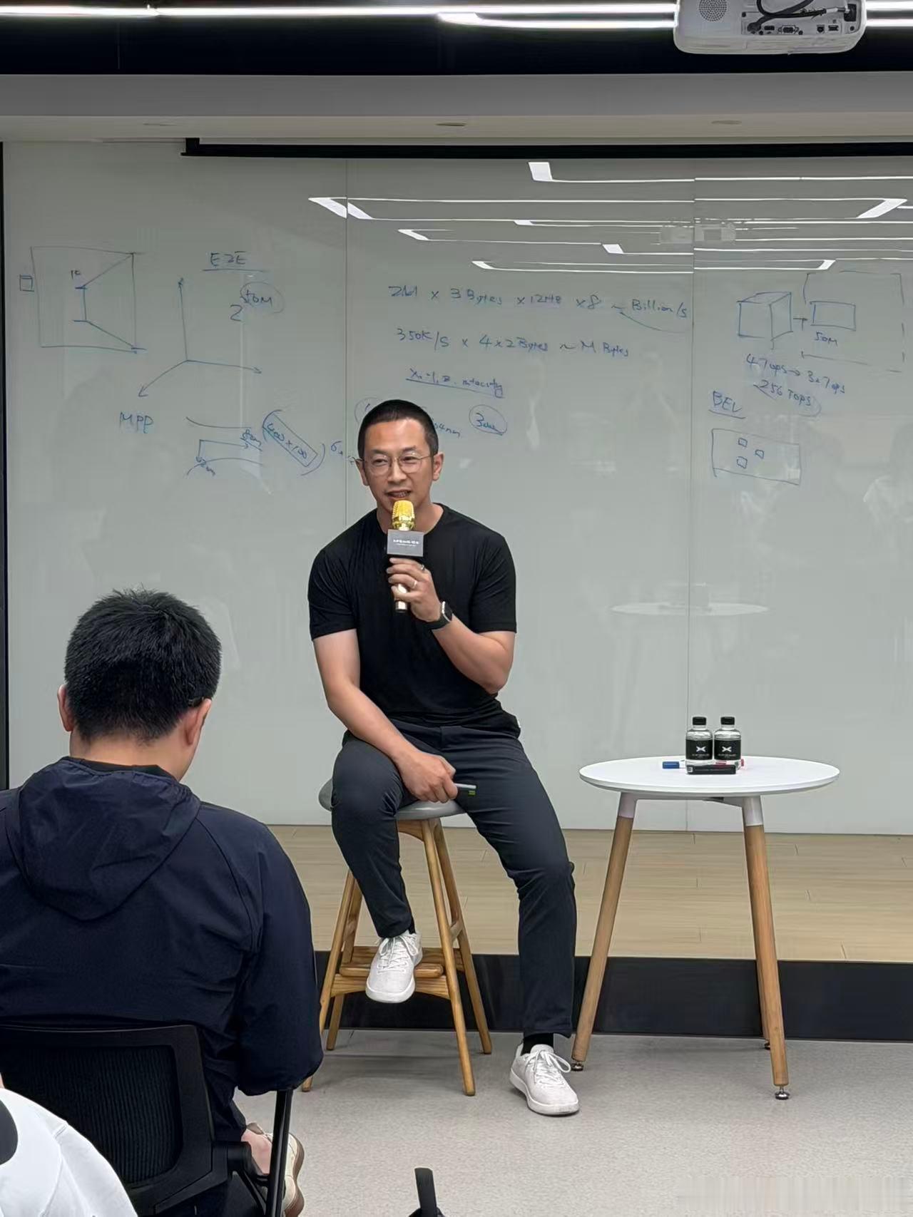 这张图信息量不少  明天小鹏gx上市 最新智驾版本也会上 不是vla2.2  小