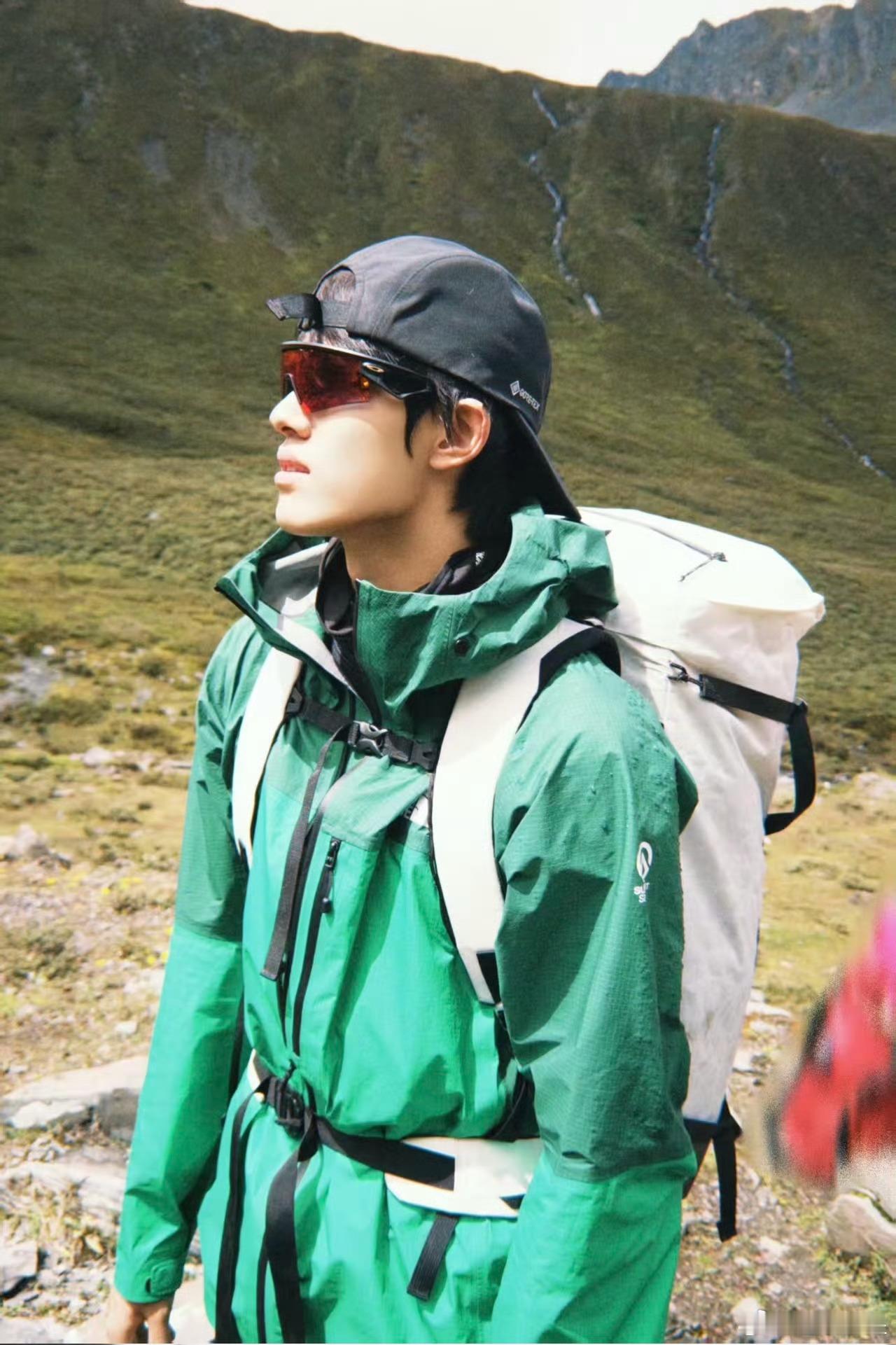 张极全世界最爱户外运动之人如果世界是一本书，那就是张极一页一页读给我的，永远热爱