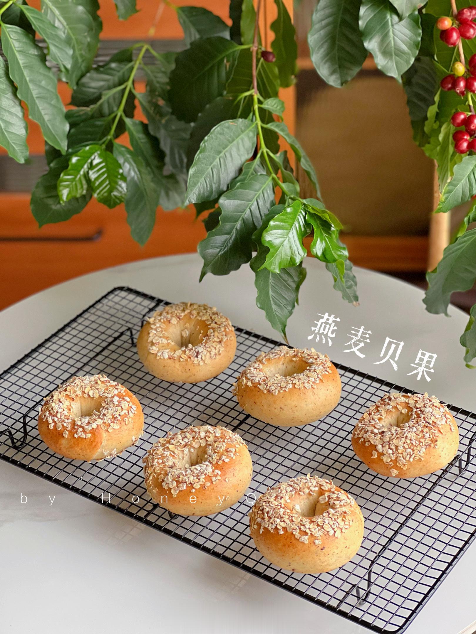 闲不住呀闲不住[春游家族]这不一周早餐碳水又有啦🥯无油无糖的藜麦亚麻籽燕麦贝果