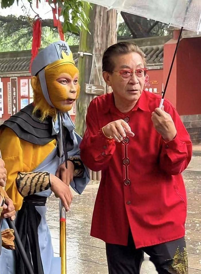 出乎意料了！河南济源，男子在景区扮演“孙悟空”，突然有个老人走过来说你这表演的不