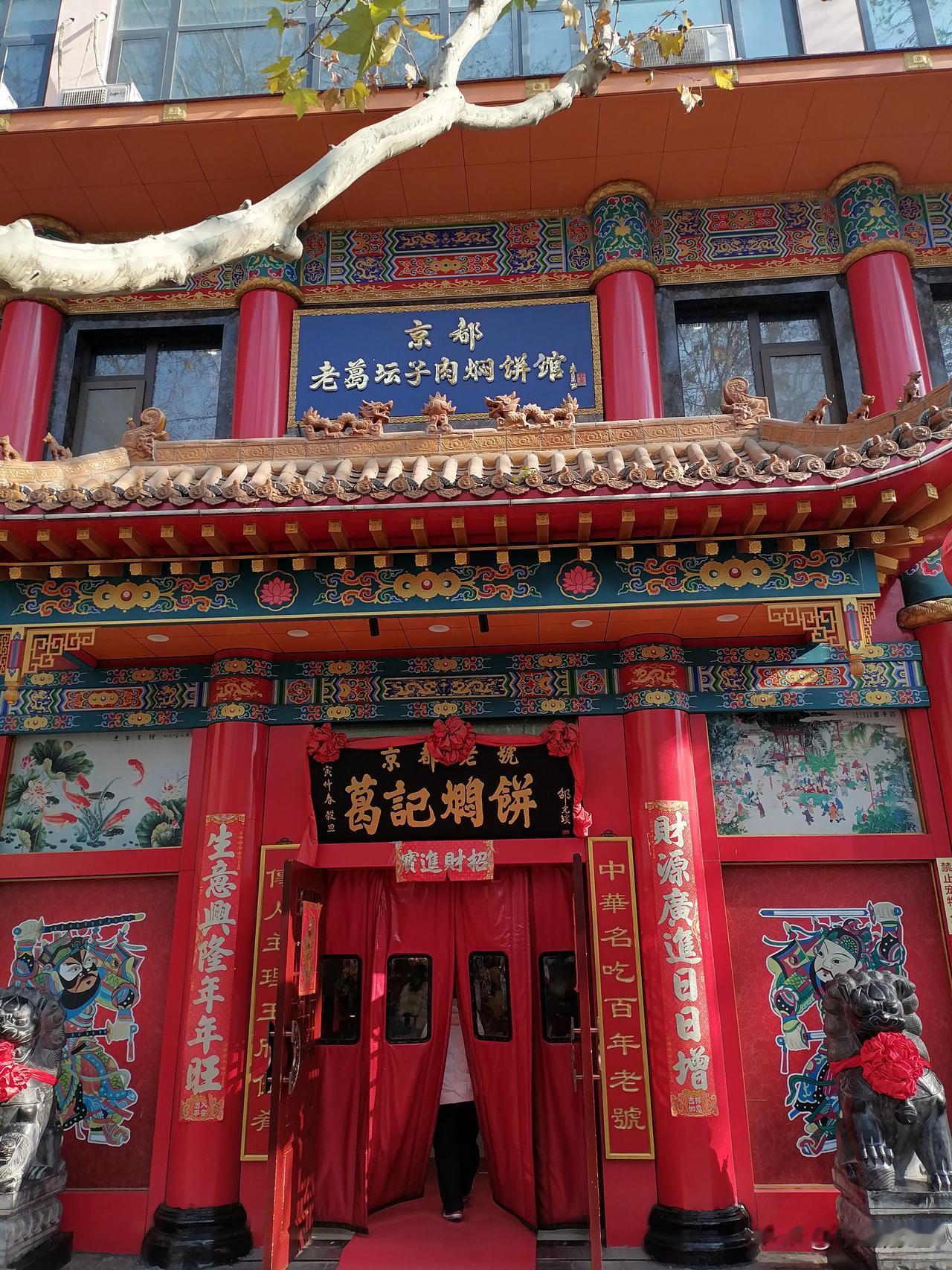 在郑州，我发现了一个有趣的现象：那些颇具品牌影响力的餐饮老店，一到周末便消费火爆