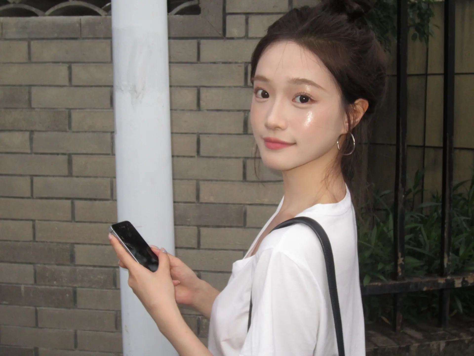 我本想等雨停后就去找你 哪知这场雨连绵不绝