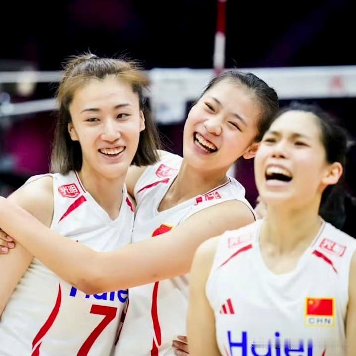 2026年世界女排联赛最新战报:
6月4日晚，中国女排再度登场迎战亚洲劲旅泰国队
