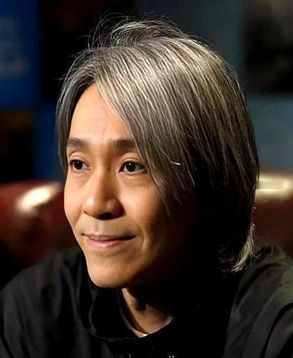 很多人总觉得周星驰无妻无子、晚年孤苦伶仃很可怜，这完全是普通人自作多情的意淫。人