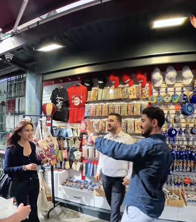 在伊斯坦布尔遇到位中文超溜的本地大哥，满口网络热梗！他从没去过中国，全靠自学两年