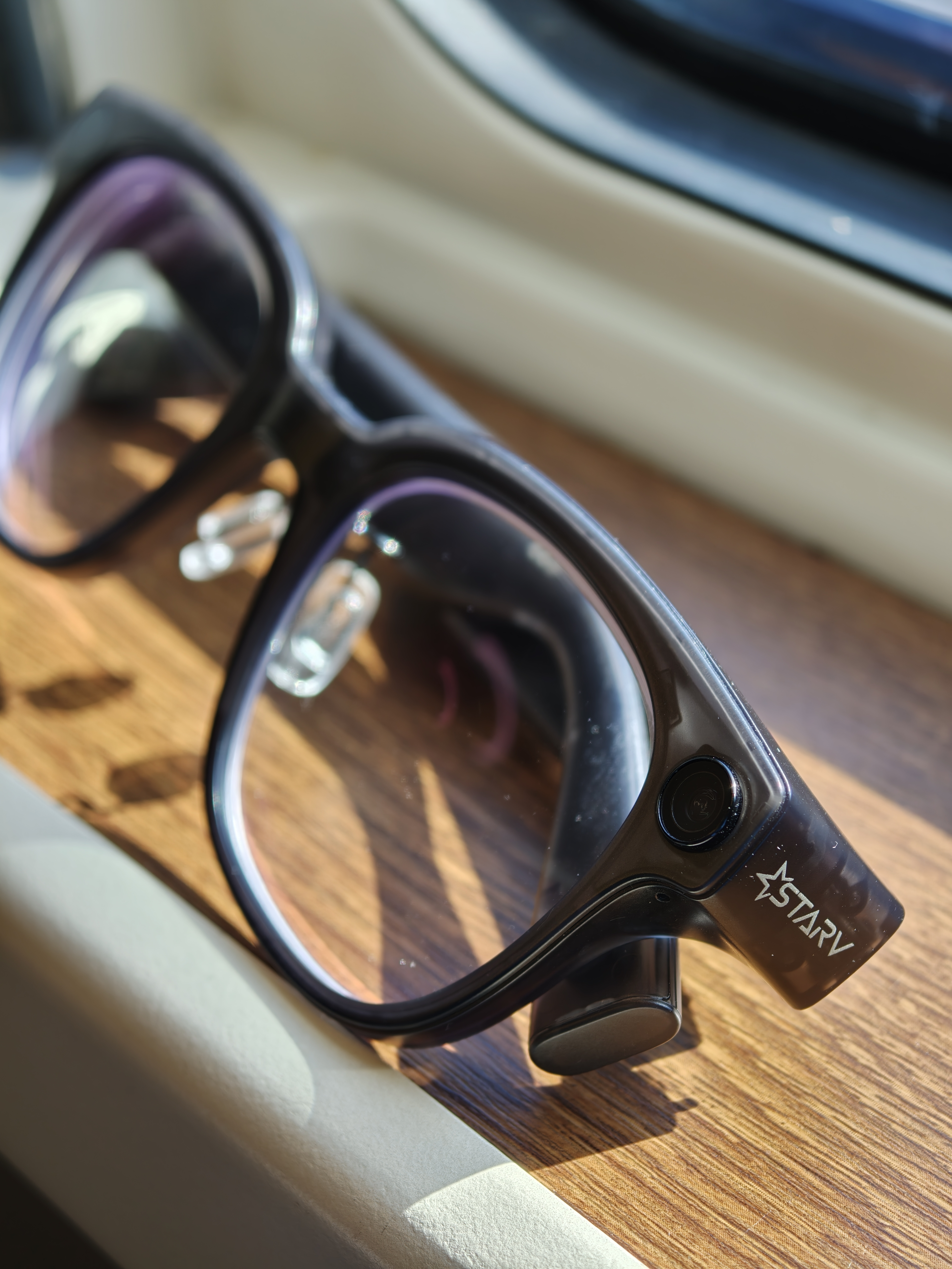 理想AI眼镜和魅族的StarV Snap真的有点像或者说这个价位的几款眼镜，在配