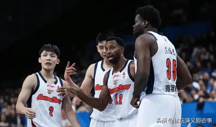 本来是来救火的弗格直接被广东男篮抬到了领军人物位置上，如果没有弗格，广东男篮主场