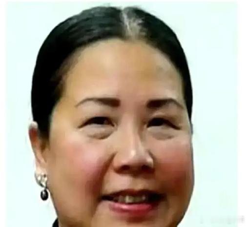 说起间谍，多数人想到的是影视里神秘冷峻的形象，可现实中，最危险的间谍往往藏在烟火