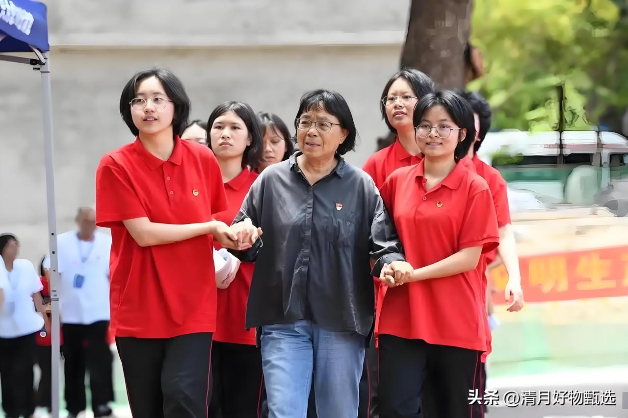 关于教育部重申禁止宣传高考升学率，我有以下几点看法：

防止虚假宣传，维护教育公