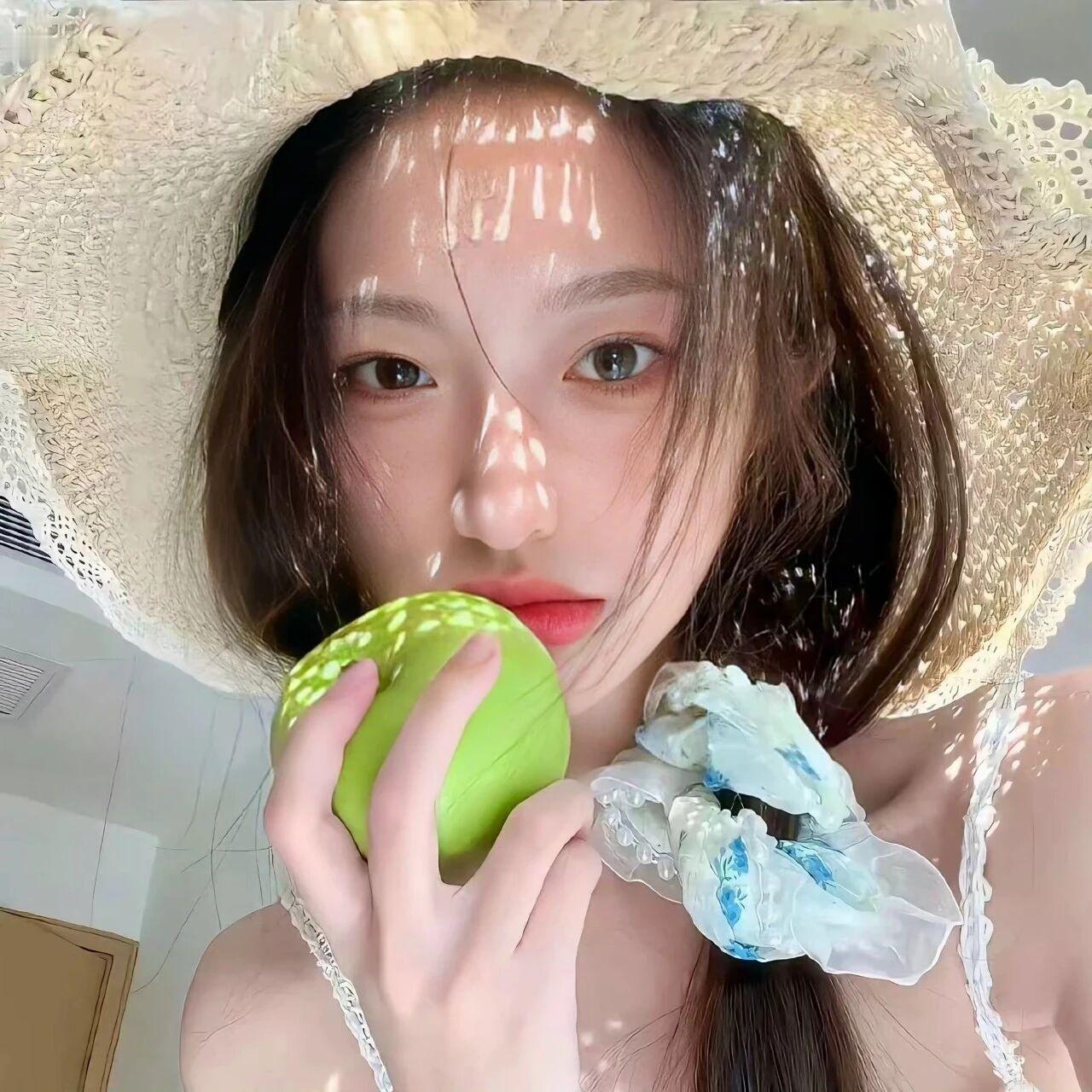 WeChat ｜の氧气感女头 泡在有光的日子里 