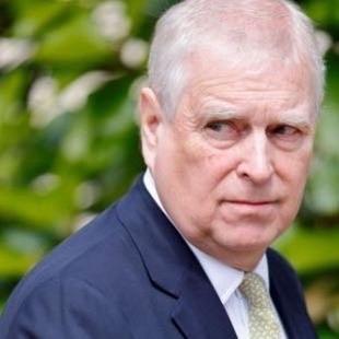 2025年10月30日，英国国王查尔斯三世启动正式程序，剥夺安德鲁王子的所有尊号