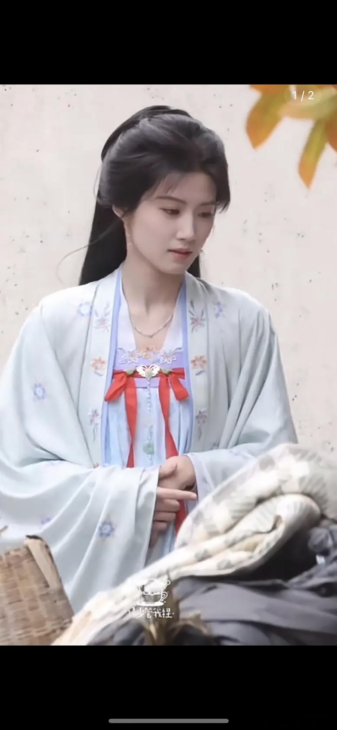 卢昱晓瘦了以后总感觉没气色了 