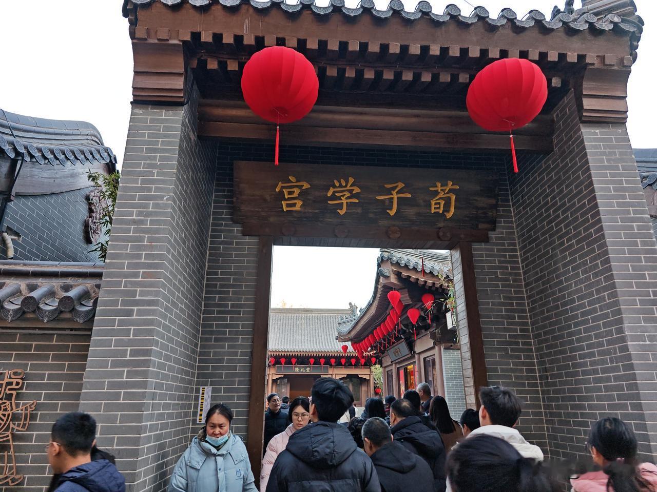 我们每天在刷手机的时候，经常会用到“熄屏”和“亮屏”这两个功能，以前在“熄屏”或