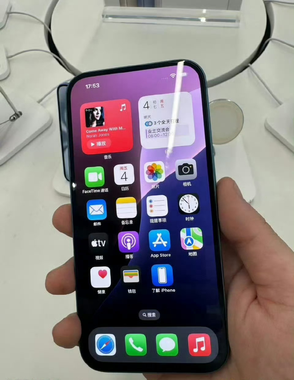 iPhone19或迎真全面屏17都还没出，就开始预三年后的19了？ ​​​