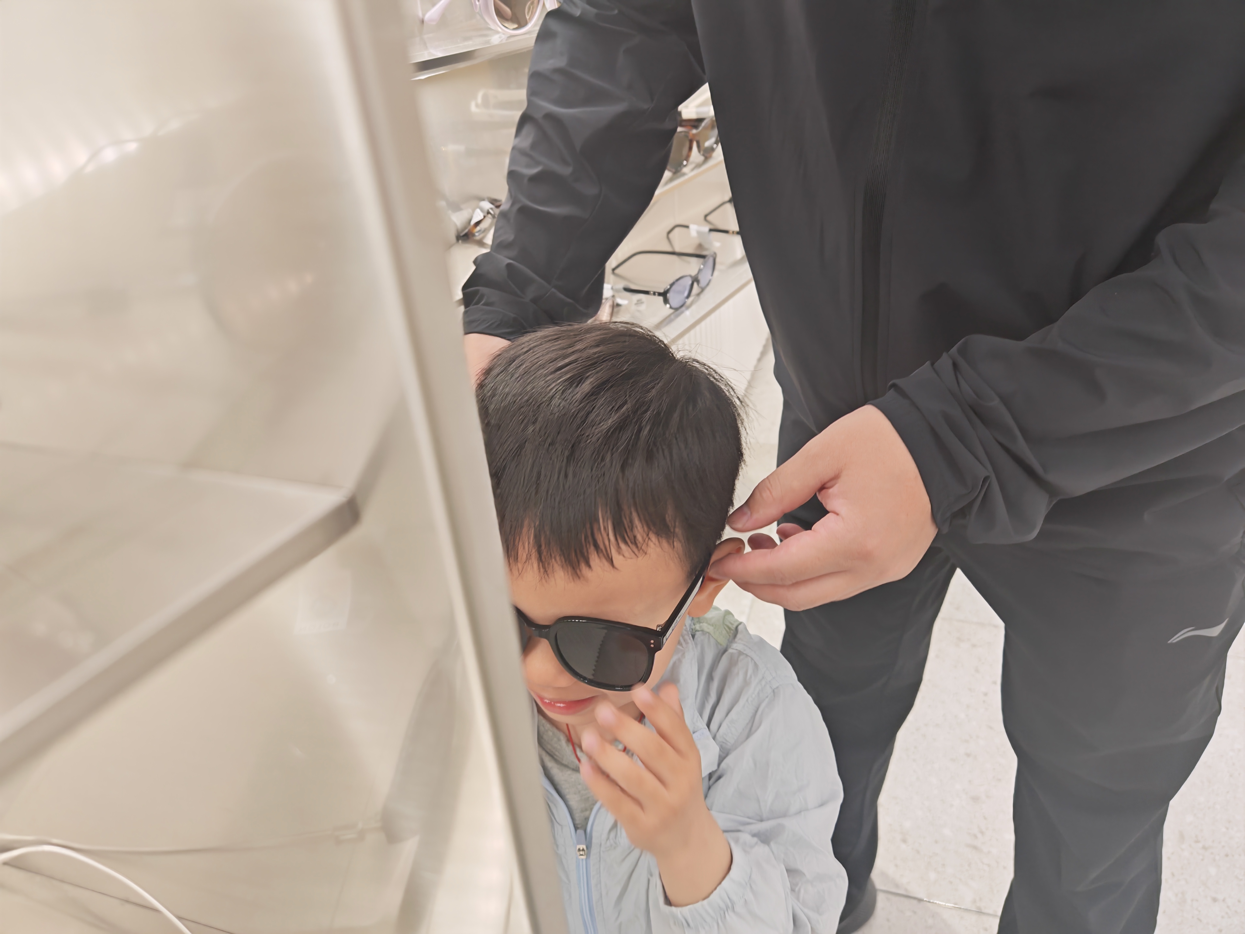 周末小记～小孩哥买了墨镜，理了头发，还负了伤做小孩真幸福