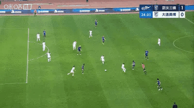 一分钱一分货，卡迪斯打入武汉三镇赛季首球。中超第二轮，武汉三镇vs大连英博，三镇