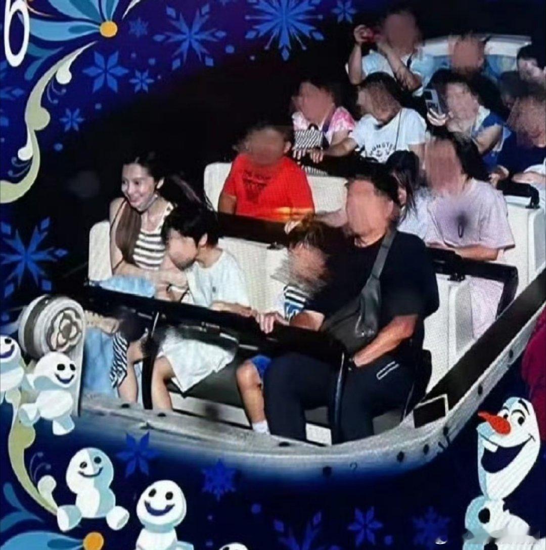 杨颖陪孩子出去玩[哇][哇][哇]很开心，不过怎么只看见她开心了啊[允悲][允悲