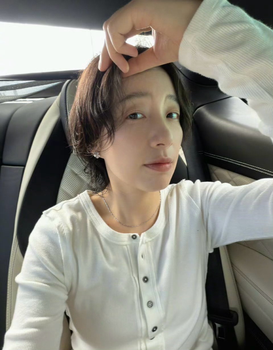 李斯丹妮发文“逃避问题 是你独特的方式吧”，说谁？