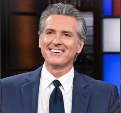 加州州长纽森今天发文说：“美国人实实在在正在为唐纳德·特朗普的腐败付出代价。他利