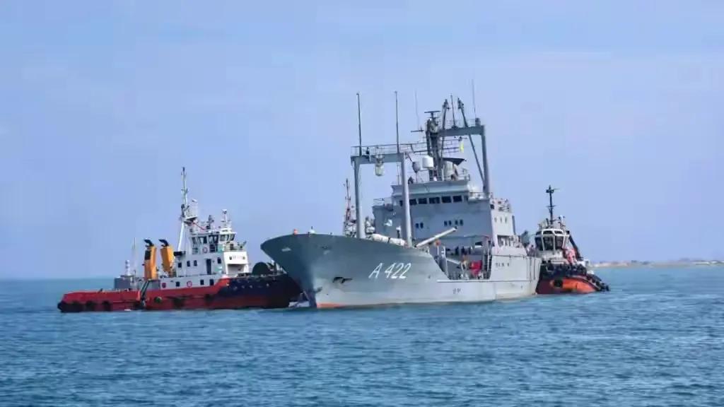 印度洋上，小国斯里兰卡硬是硬刚超级大国美国，公然为伊朗军舰提供庇护，这份勇气太让