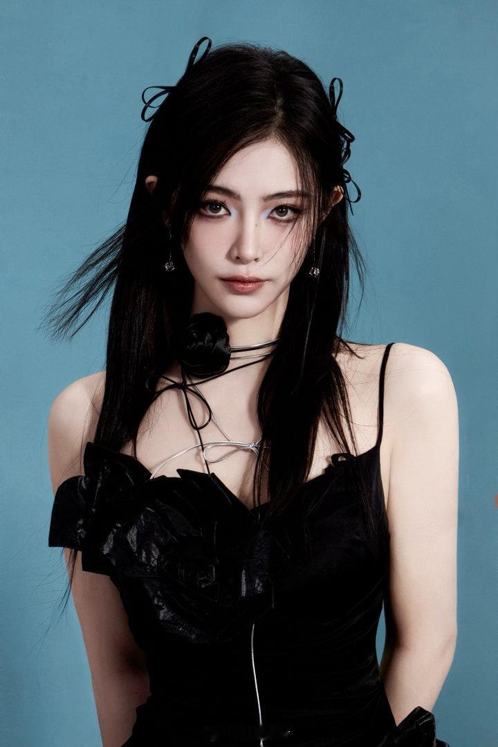 许佳琪 