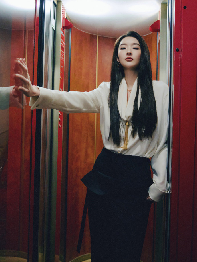 王玉雯单更的日子来千禧年玩一下 王玉雯摇滚吉他手 王玉雯单更的日子来千禧年玩一下