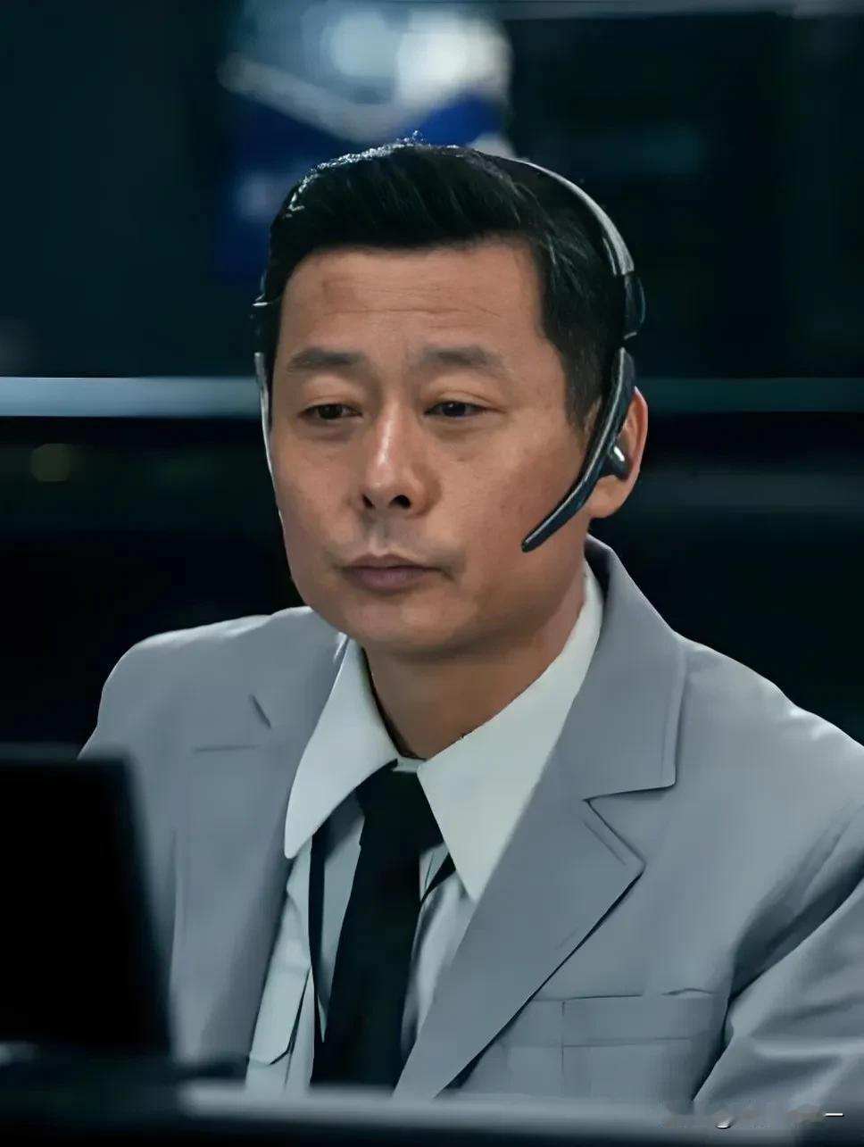 电视剧《扫毒风暴》，

都为捉出“内鬼”松了一口气，

可我觉得都还是高兴的太早