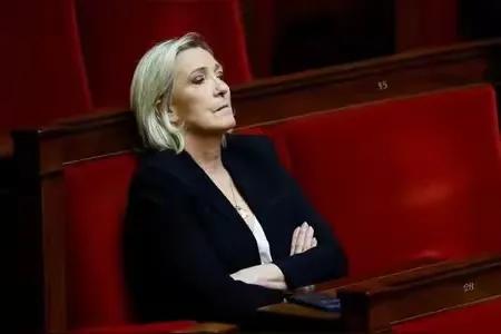 法国开始转向，极右翼的带头人庞勒宣布竞选法国总统。
要知道法国的极右翼势力一直都