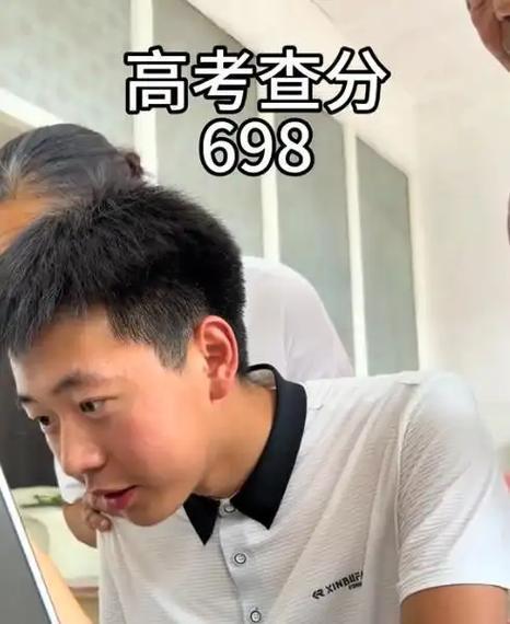 高考698分这成绩太逆天了，可这男孩居然说自己不是天赋型选手。这就很让人好奇他的