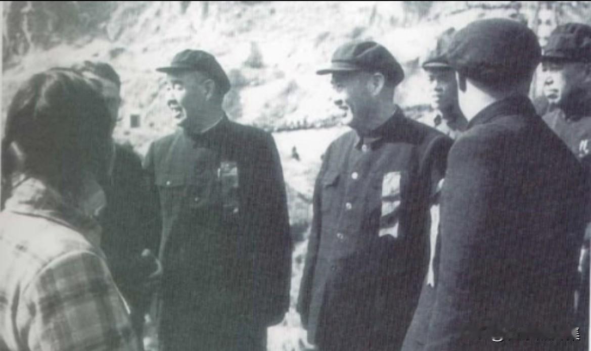 1958年，邓宝珊与彭德怀等视察三门峡工程，是新中国治黄史上一次高规格、跨部门、